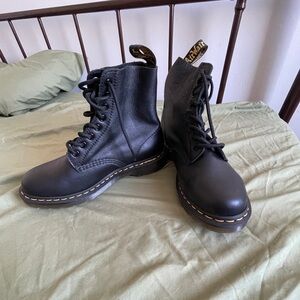 1460 WOMEN'S PASCAL VIRGINIA LEATHER BOOTS